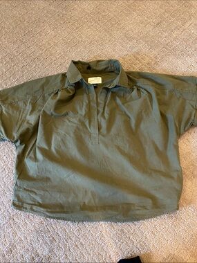 Universal Thread green top
